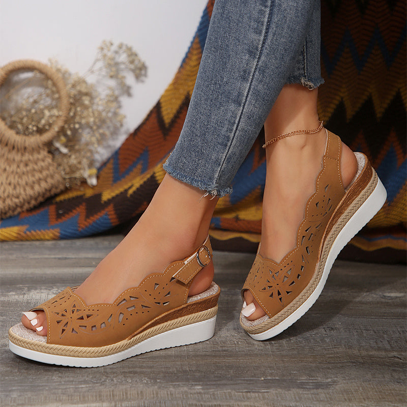 Neue Fischmaul-Keilsandalen Sommer Dickbesohlte Hohlschnalle Römische Schuhe für Frauen