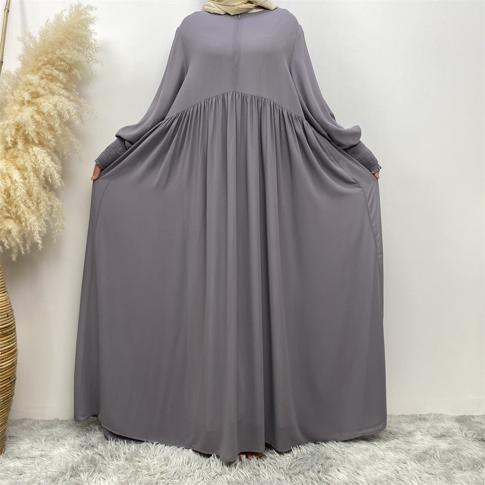 Muslimisches schlichtes, einfarbiges plissiertes Chiffonkleid mit Gummizug