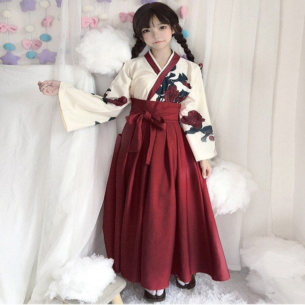 Jeune fille de style chinois avec jupe à col et costume d'étudiante Hanfu
