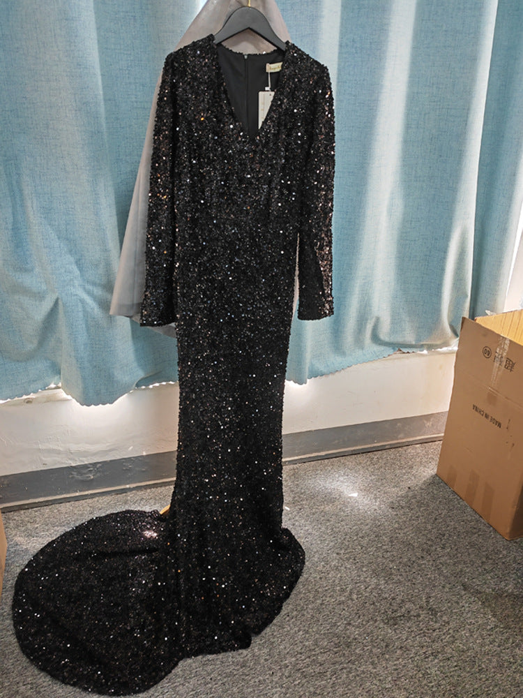 Graues langärmliges Pailletten-Abendkleid