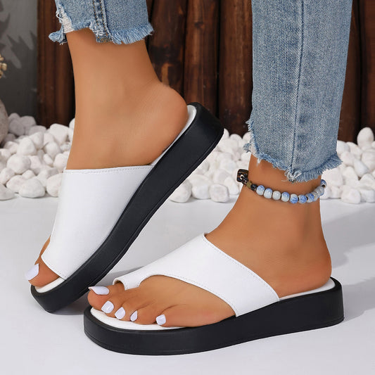 Flache Hausschuhe mit dicker Sohle und Clip-Zehen-Sommer-Outdoor-Sommer-Casual-Farb-Slides-Schuhe für Damen