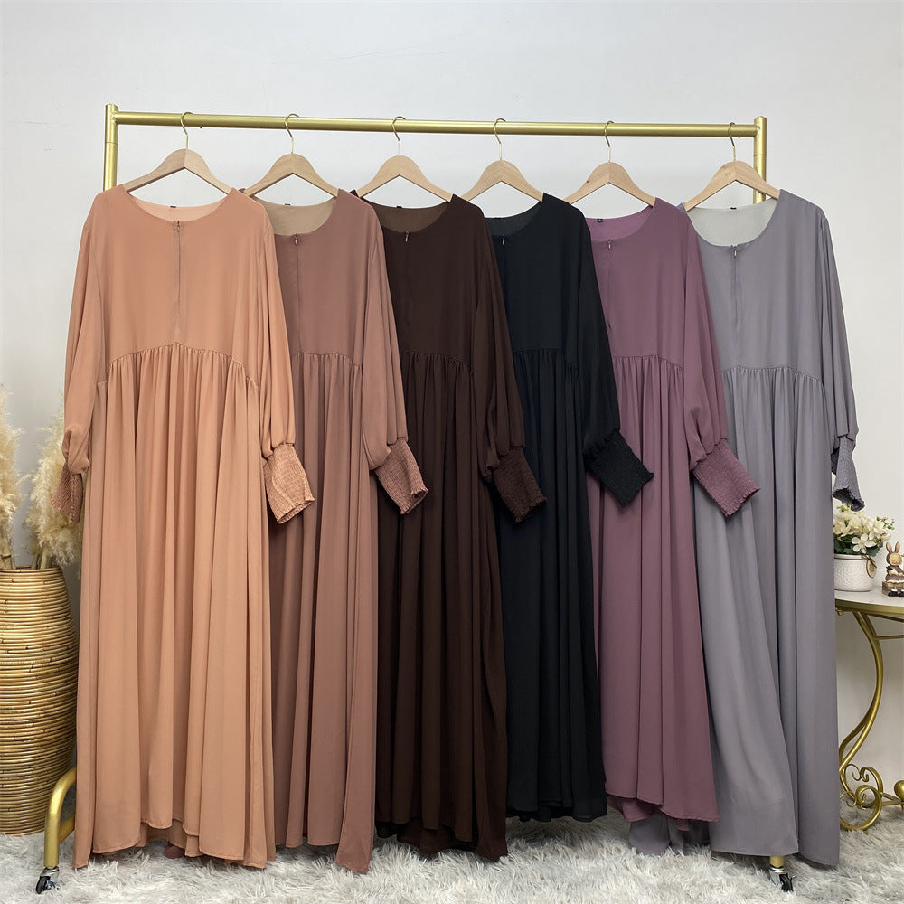 Muslimisches schlichtes, einfarbiges plissiertes Chiffonkleid mit Gummizug