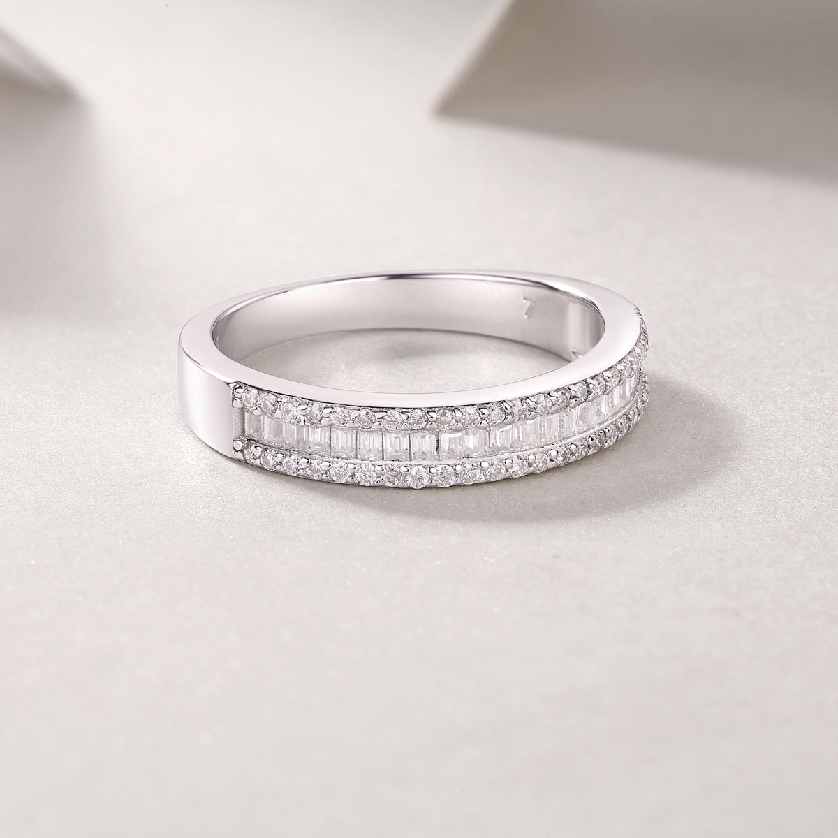 Arrangieren Sie den quadratischen Diamantring Luxusmode Moissanite Silberring 