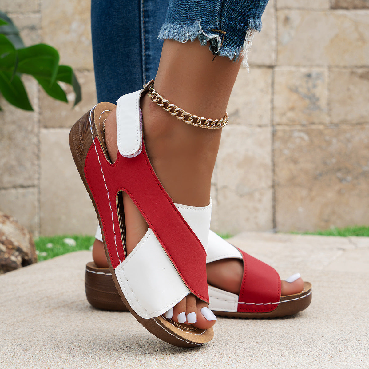 Sommer-Keilsandalen mit Colorblock-Kreuzriemen-Design, lässige Römerschuhe mit dicker Sohle für Damen