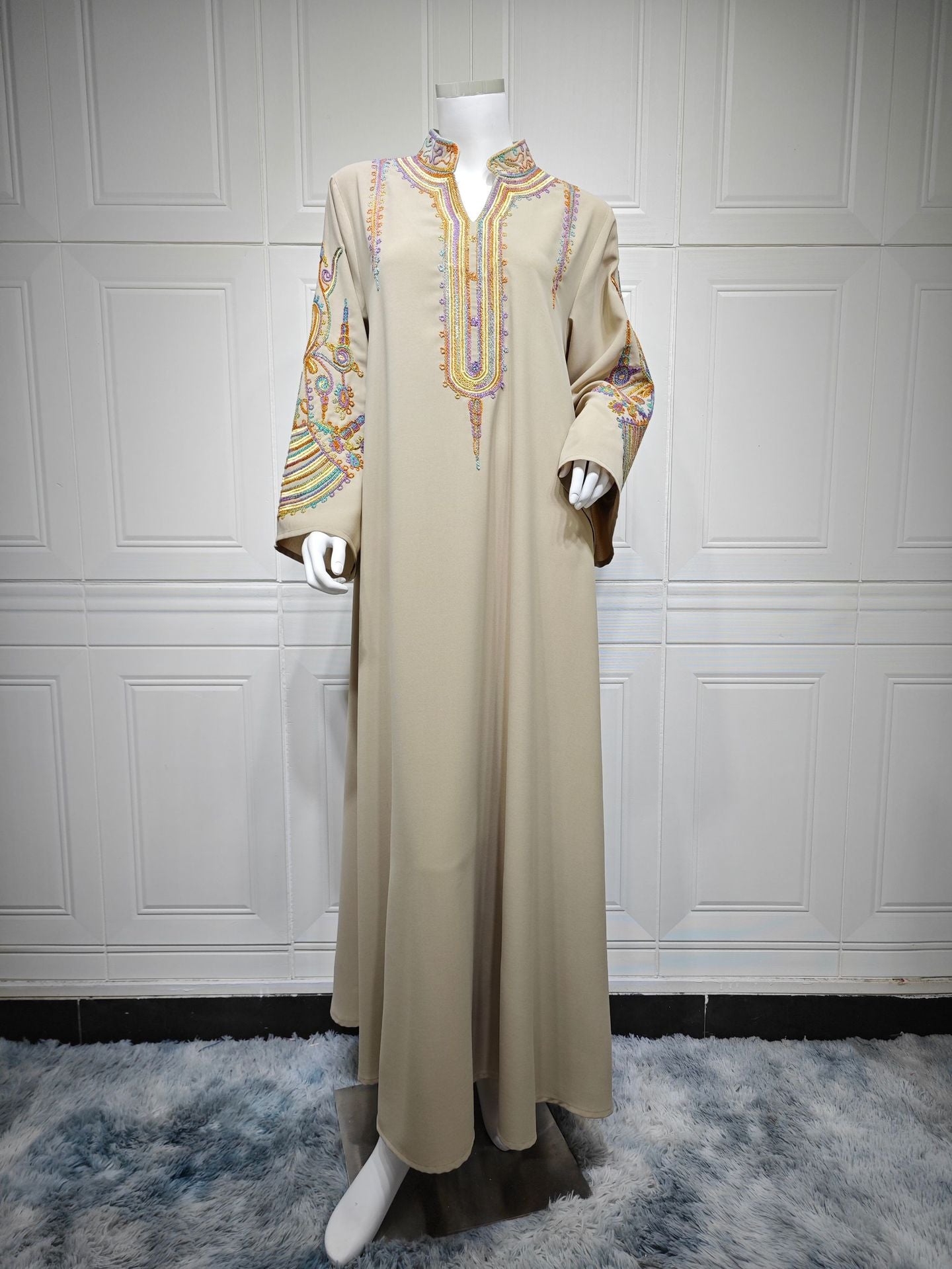 Muslimisches Kleid mit Seilstickerei für Damen